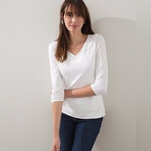 CHICOS TOUCH OF COOL
High Wide V-Neck Tee size 3, 16/18 or XL